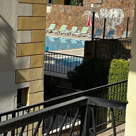 Havuzlu Ev Apartamento